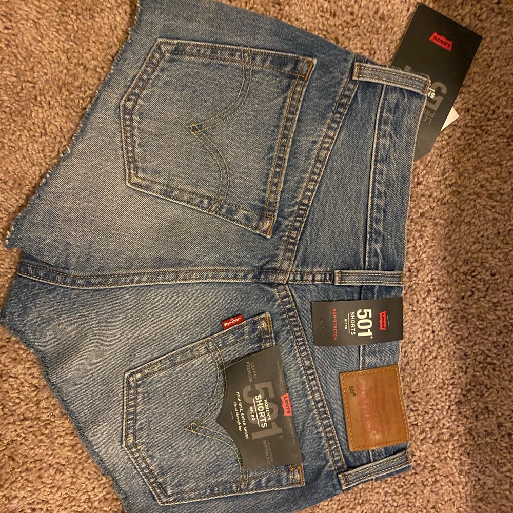 Levis jean short medium wash BRAND NEW